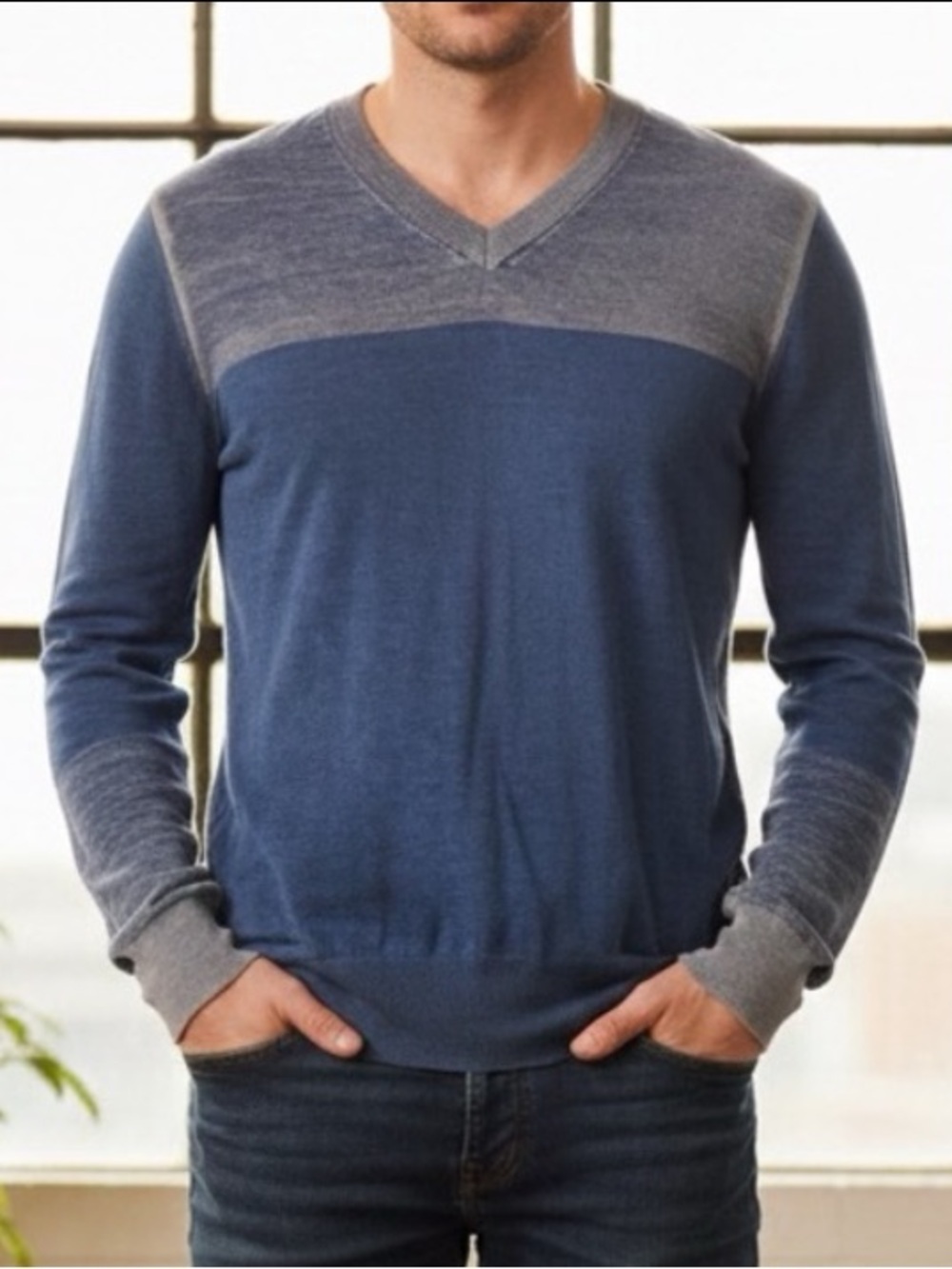 Saks Fifth Avenue Mens Wool V Neck Sweater Blue Gray Colorblock Medium